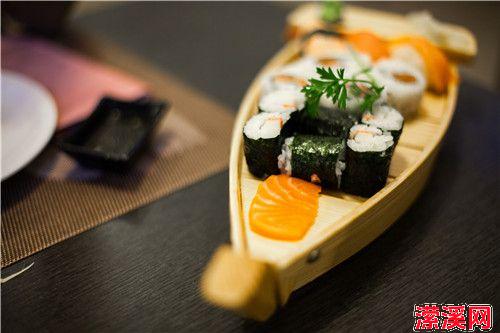 1714303563258.jpg 味觉的狂欢:探索寿司的无限魅力
