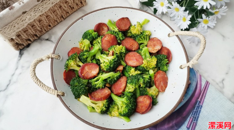 西兰花炒火腿的烹饪方法教程，快动手试试吧