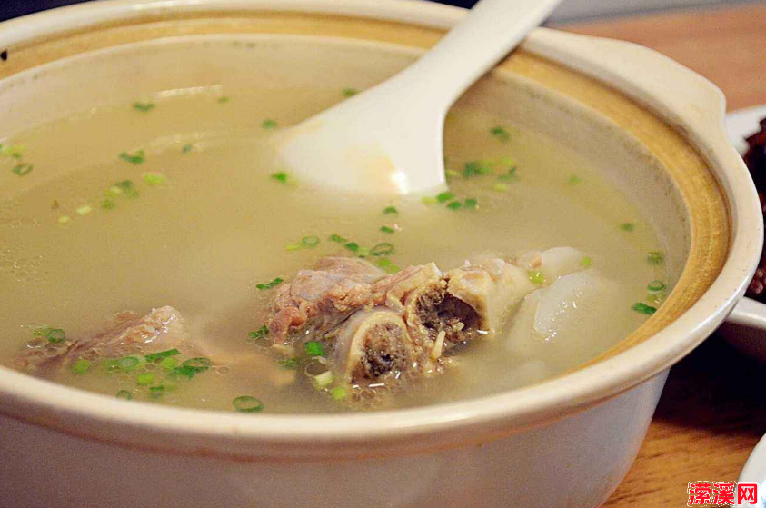 详细阅读:熬羊骨头汤的做法大全,怕冷的人一定要学学这碗羊骨头汤 熬羊骨头汤的做法大全,怕冷的人一定要学学这碗羊骨头汤