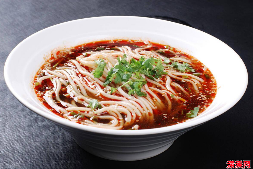 东北家常热汤面的做法，3种热汤面做法比叫外卖强多了