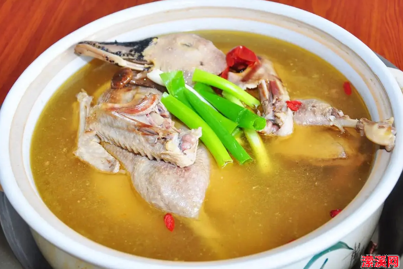炖鸭子汤的做法大全，多做2步鸭汤鲜香可口没腥味