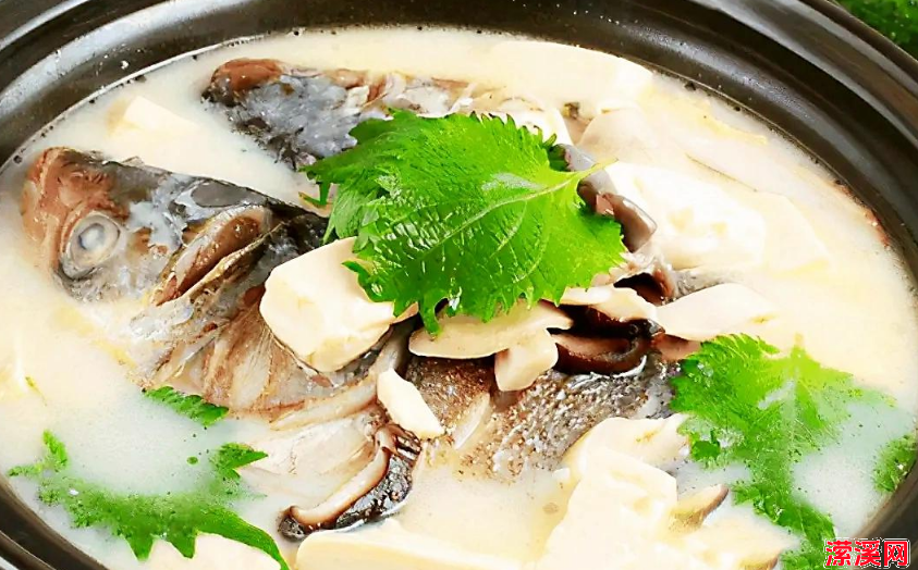 炖鱼汤的家常做法教程，鱼汤这样做更白更鲜美好喝