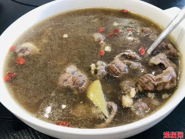 牛肉汤的简单做法，地道的家常牛肉汤做法