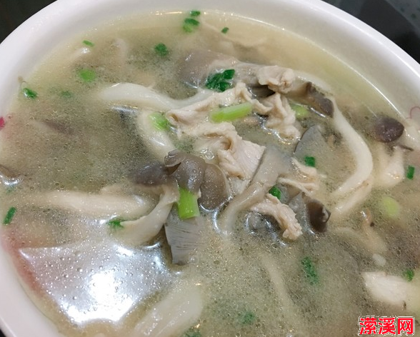 详细阅读:平菇肉片汤的做法和配料,平菇肉片汤家常制作方法 平菇肉片汤的做法和配料,平菇肉片汤家常制作方法