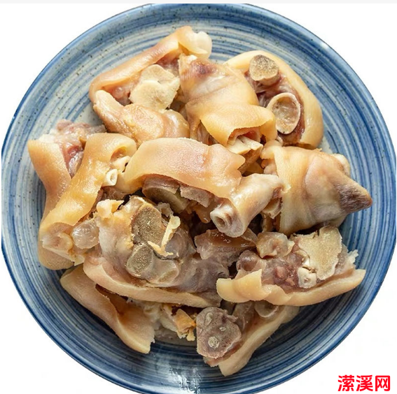 腌过的猪蹄怎么做好吃，腊猪脚学会这样做出锅连汤汁都不剩