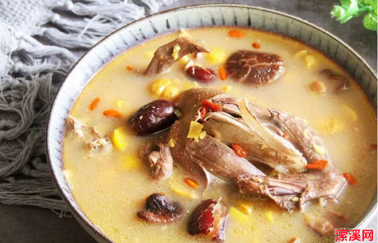 详细阅读:怎样炖鸡汤好喝不油腻,牢记多加“这一样”鸡汤清亮又鲜香 怎样炖鸡汤好喝不油腻,牢记多加“这一样”鸡汤清亮又鲜香