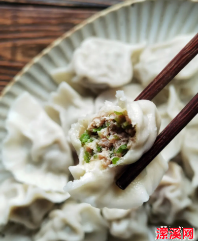 详细阅读:青椒肉馅饺子怎么调馅好吃(超下饭的青椒肉馅水饺) 青椒肉馅饺子怎么调馅好吃(超下饭的青椒肉馅水饺)