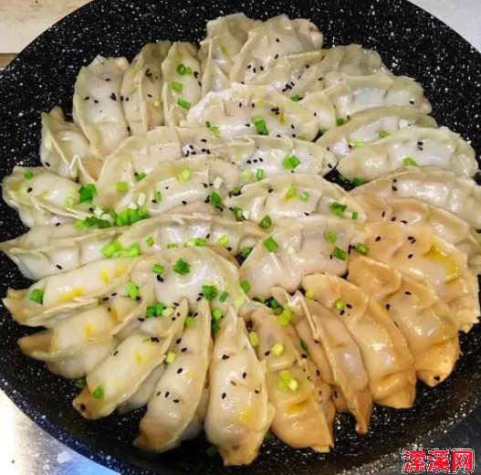 生煎饺子怎么煎才不粘锅，教你生煎饺子的技巧