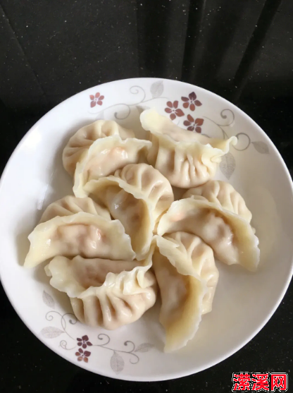 详细阅读:猪肉胡萝卜馅饺子的做法,最好吃最详细的胡萝卜鲜肉馅饺子 猪肉胡萝卜馅饺子的做法,最好吃最详细的胡萝卜鲜肉馅饺子