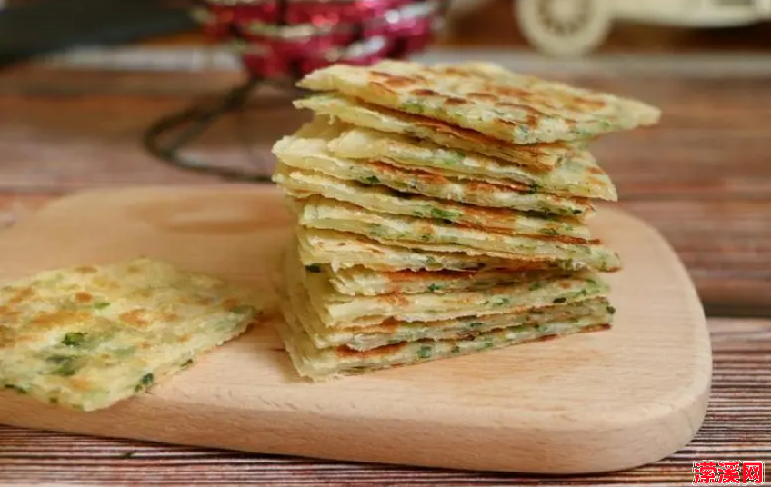 葱香千层饼的家常做法，一看就学会的葱香千层饼