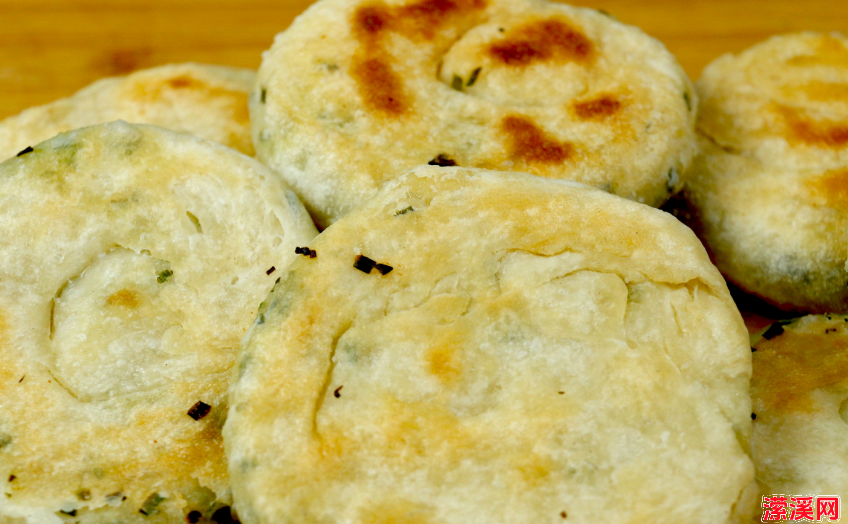 详细阅读:发面葱油饼的家常做法,教你蓬松香软超好吃的葱油饼 发面葱油饼的家常做法,教你蓬松香软超好吃的葱油饼