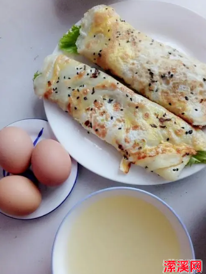 详细阅读:鸡蛋饼怎么做松软好吃,教你煎出软蓬蓬的鸡蛋饼 鸡蛋饼怎么做松软好吃,教你煎出软蓬蓬的鸡蛋饼