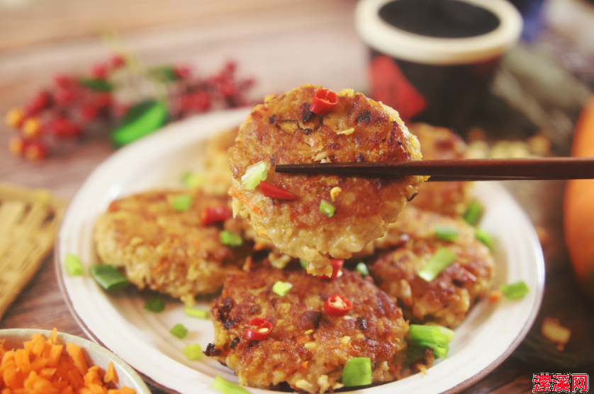 莲藕肉饼的家常做法，外酥里嫩的莲藕肉饼做法