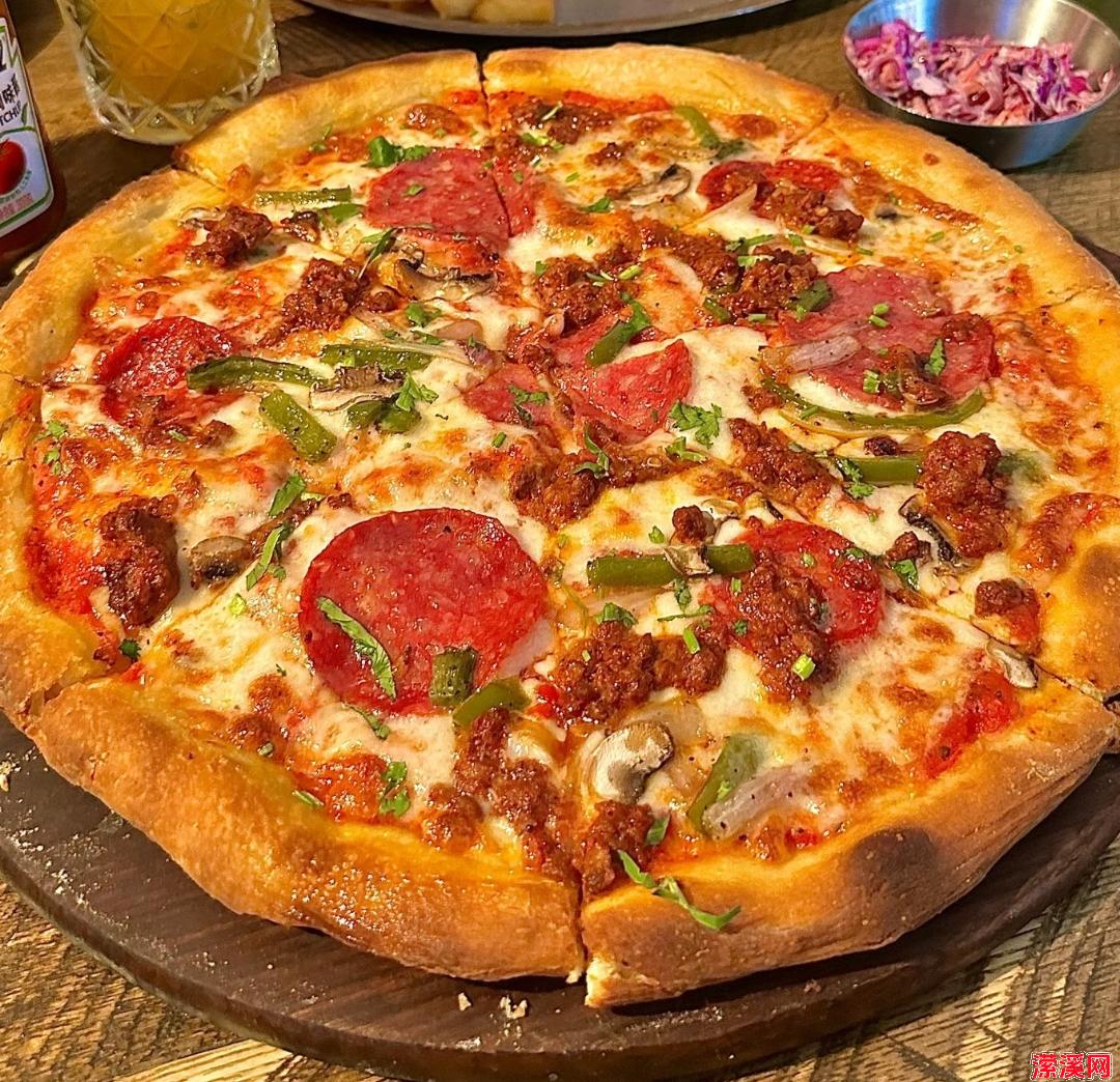 经典美味：正宗意大利披萨的诱人诱惑！