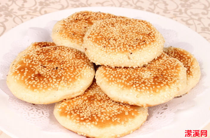 详细阅读:芝麻烧饼的家常做法,这道香葱芝麻烧饼又酥又香 芝麻烧饼的家常做法,这道香葱芝麻烧饼又酥又香