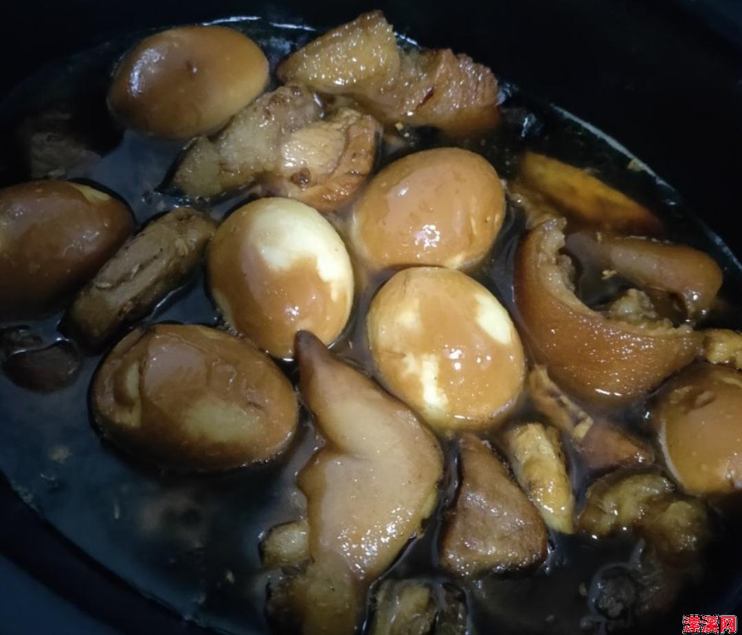 酸香暖胃黑米醋姜猪脚，传统滋补软糯入味