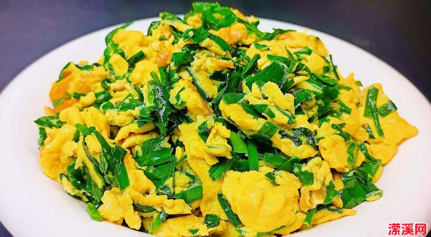 ​这才是韭菜炒鸡蛋的正确做法，鲜嫩清香不油腻，看完涨知识了