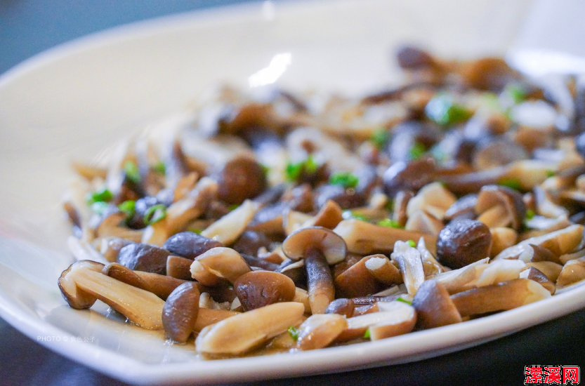 详细阅读:《吃货团》杨迪刘雨昕一行人,打卡成都美食,网友:巴适 《吃货团》杨迪刘雨昕一行人,打卡成都美食,网友:巴适