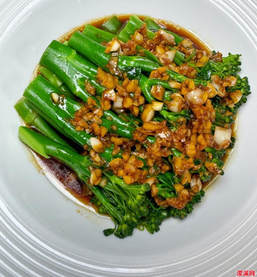 清新爽口蒜蓉甜杆西兰花苔，营养丰富健康美味