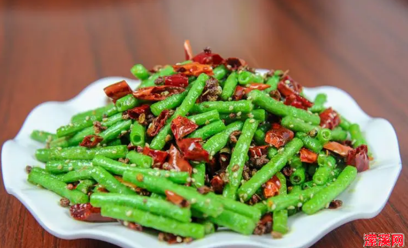 饭店做的干煸豆角，为什么那么好吃？原来是有诀窍的
