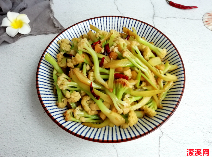 总厨教你一招，花菜脆嫩入味，好吃下饭又下酒