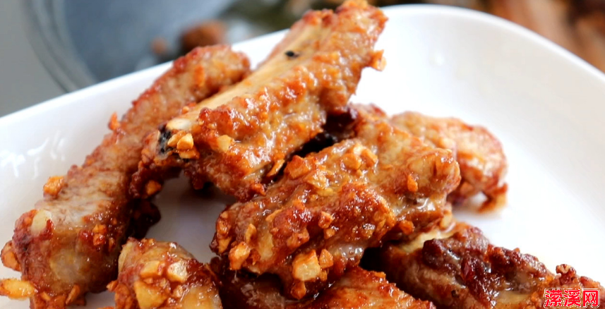 家庭版蒜香排骨日常做法，口感酥脆、香辣可口
