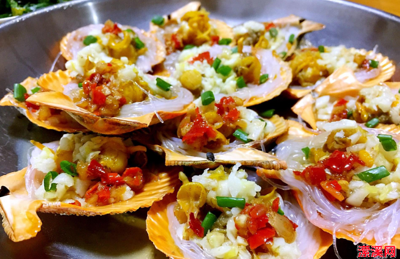 详细阅读:教你在家做美味的蒜蓉粉丝蒸扇贝,唇齿留香欲罢不能 教你在家做美味的蒜蓉粉丝蒸扇贝,唇齿留香欲罢不能