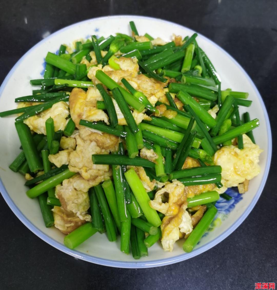 韭苔炒鸡蛋：营养满满，色香味俱佳