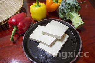 凉拌皮蛋豆腐怎么做好吃,需要加什么调料去腥提鲜?，凉拌皮蛋豆腐怎么做好吃