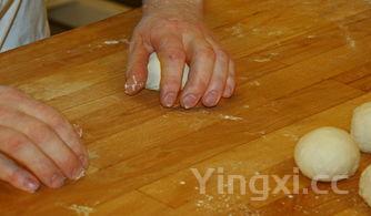 肉丝拉皮的拉皮是用什么做的,肉丝拉皮