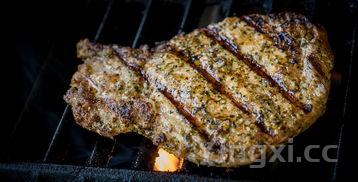 酱香浓郁的酱香排骨,肉质鲜嫩的美味佳肴