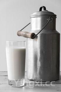 牛奶不能和什么一起吃,牛奶不能和什么一起吃会拉肚子